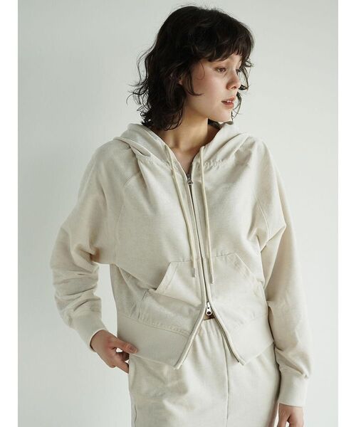 FIKA.(フィーカ)の「Crushed velour double face parka(パーカー・レディース・オフホワイト/ベージュ・MEDIUM)」の6枚目の写真
