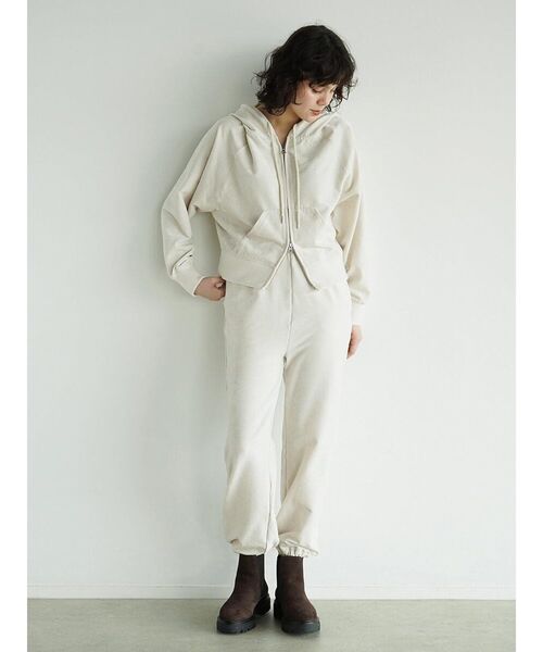 FIKA.(フィーカ)の「Crushed velour double face parka(パーカー・レディース・オフホワイト/ベージュ・MEDIUM)」の9枚目の写真