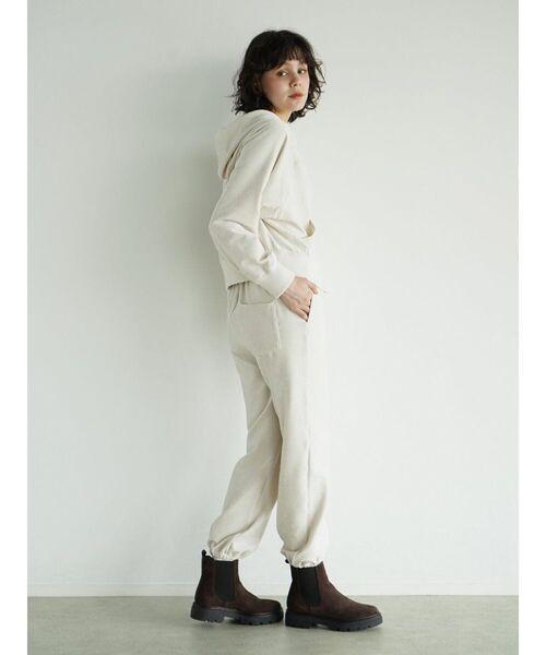 FIKA.(フィーカ)の「Crushed velour double face parka(パーカー・レディース・オフホワイト/ベージュ・MEDIUM)」の10枚目の写真