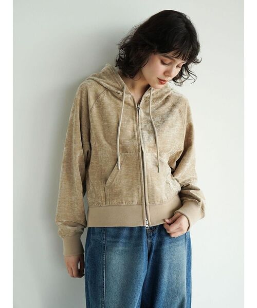 FIKA.(フィーカ)の「Crushed velour double face parka(パーカー・レディース・オフホワイト/ベージュ・MEDIUM)」の11枚目の写真