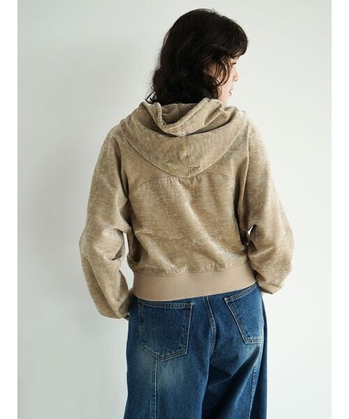 FIKA.(フィーカ)の「Crushed velour double face parka(パーカー・レディース・オフホワイト/ベージュ・MEDIUM)」の12枚目の写真