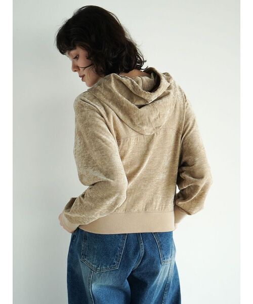 FIKA.(フィーカ)の「Crushed velour double face parka(パーカー・レディース・オフホワイト/ベージュ・MEDIUM)」の13枚目の写真