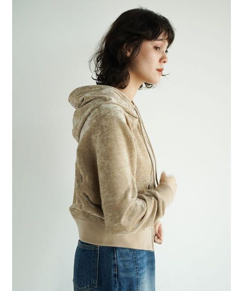 FIKA.(フィーカ)の「Crushed velour double face parka(パーカー・レディース・オフホワイト/ベージュ・MEDIUM)」の15枚目の写真