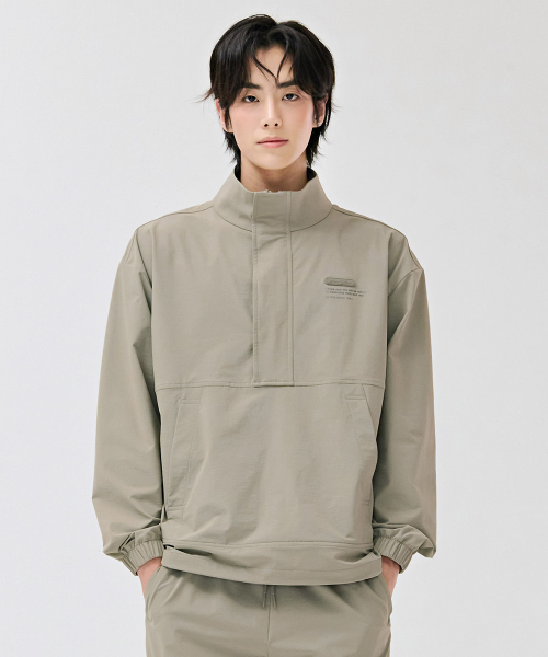 CHASECULT(チェイスカルト)の「共用ストレッチハイネックアノラックTシャツ-DERU5119B0X(ナイロンジャケット・メンズ・Beige・90/100/95/105)」の1枚目の写真