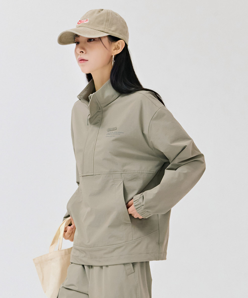 CHASECULT(チェイスカルト)の「共用ストレッチハイネックアノラックTシャツ-DERU5119B0X(ナイロンジャケット・メンズ・Beige・90/100/95/105)」の3枚目の写真