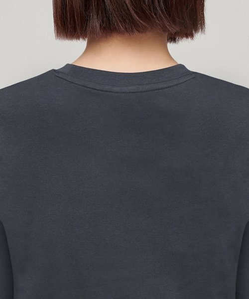 MUSINSA STANDARD WOMAN（ムシンサスタンダードウーマン）の「ウィメンズリラックスフィットクルーネックTシャツ[ダークグレー]（Tシャツ/カットソー・レディース・その他・SMALL/MEDIUM/X-SMALL/LARGE/X-LARGE）」の4枚目の写真