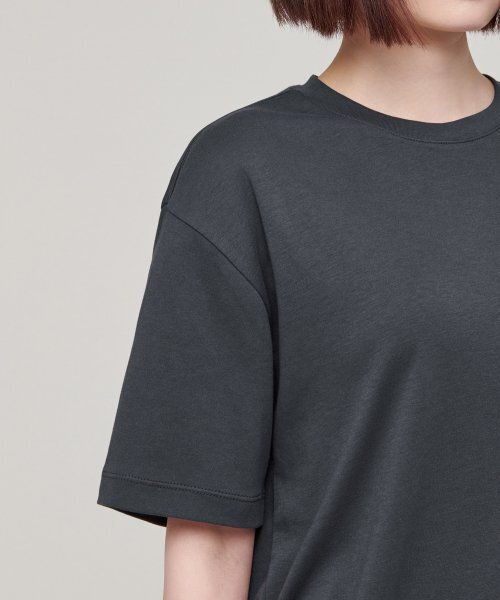 MUSINSA STANDARD WOMAN（ムシンサスタンダードウーマン）の「ウィメンズリラックスフィットクルーネックTシャツ[ダークグレー]（Tシャツ/カットソー・レディース・その他・SMALL/MEDIUM/X-SMALL/LARGE/X-LARGE）」の5枚目の写真