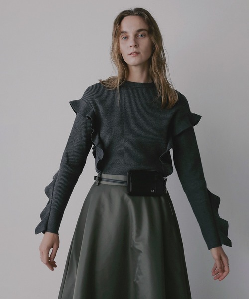 MANOF(マノフ)の「FRILLS RIB KNIT(ニット/セーター・レディース・アイボリー/ブラック/チャコールグレー・F)」の7枚目の写真