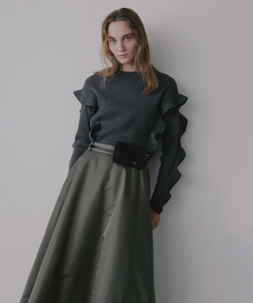 MANOF(マノフ)の「FRILLS RIB KNIT(ニット/セーター・レディース・アイボリー/ブラック/チャコールグレー・F)」の6枚目の写真