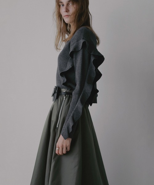 MANOF(マノフ)の「FRILLS RIB KNIT(ニット/セーター・レディース・アイボリー/ブラック/チャコールグレー・F)」の11枚目の写真