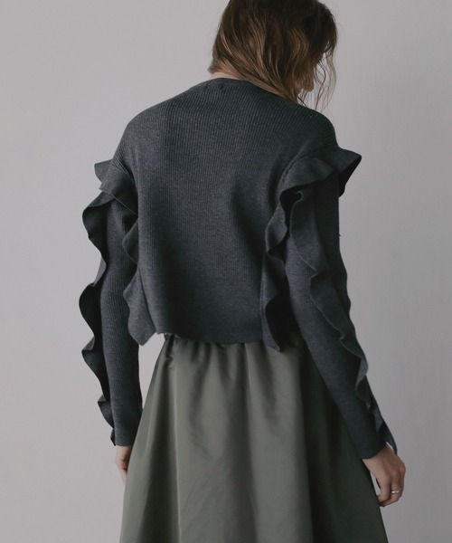 MANOF(マノフ)の「FRILLS RIB KNIT(ニット/セーター・レディース・アイボリー/ブラック/チャコールグレー・F)」の12枚目の写真