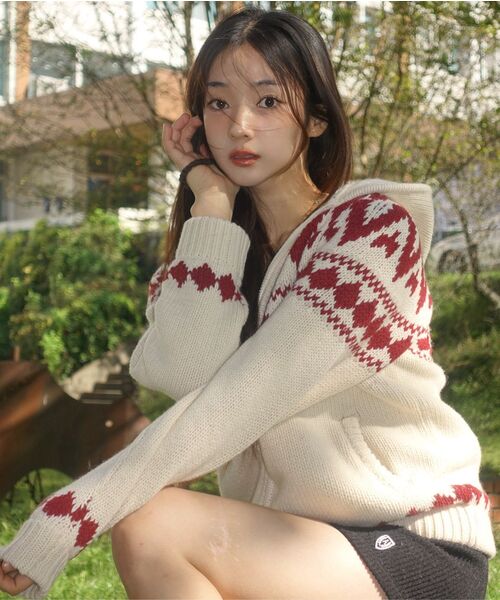 VANONE ATELIER(バノンアトリエ)の「KN4242 Nordic knit hood zip-up_Gray(パーカー・レディース・チャコールグレー・FREE)」の4枚目の写真