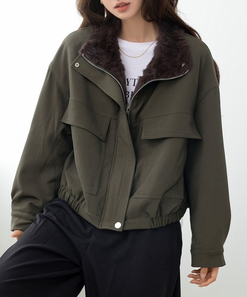 DAY CLOSET（デイ クローゼット）の「【2WAY/異素材MIX】首元まであったかファネルカラー。長袖ミリタリーボアブルゾン レディース（ブルゾン・レディース・ベージュ/カーキ・M/L）」の3枚目の写真