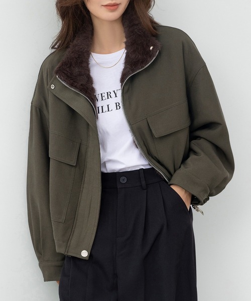 DAY CLOSET（デイ クローゼット）の「【2WAY/異素材MIX】首元まであったかファネルカラー。長袖ミリタリーボアブルゾン レディース（ブルゾン・レディース・ベージュ/カーキ・M/L）」の4枚目の写真