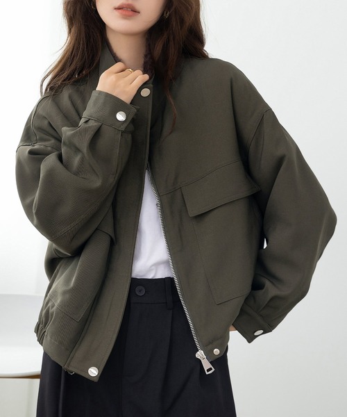 DAY CLOSET（デイ クローゼット）の「【2WAY/異素材MIX】首元まであったかファネルカラー。長袖ミリタリーボアブルゾン レディース（ブルゾン・レディース・ベージュ/カーキ・M/L）」の5枚目の写真