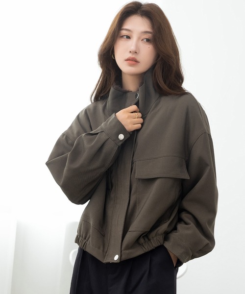 DAY CLOSET（デイ クローゼット）の「【2WAY/異素材MIX】首元まであったかファネルカラー。長袖ミリタリーボアブルゾン レディース（ブルゾン・レディース・ベージュ/カーキ・M/L）」の6枚目の写真