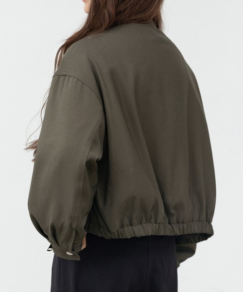 DAY CLOSET（デイ クローゼット）の「【2WAY/異素材MIX】首元まであったかファネルカラー。長袖ミリタリーボアブルゾン レディース（ブルゾン・レディース・ベージュ/カーキ・M/L）」の7枚目の写真