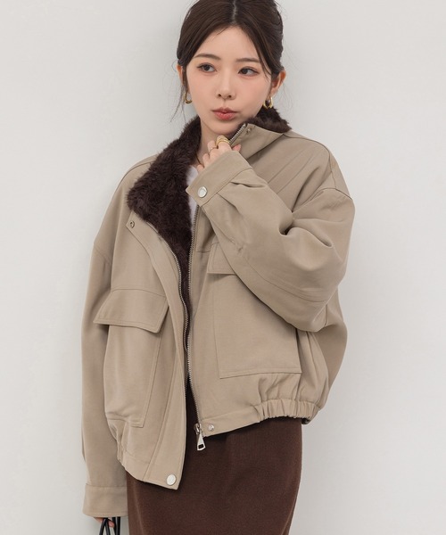 DAY CLOSET（デイ クローゼット）の「【2WAY/異素材MIX】首元まであったかファネルカラー。長袖ミリタリーボアブルゾン レディース（ブルゾン・レディース・ベージュ/カーキ・M/L）」の13枚目の写真