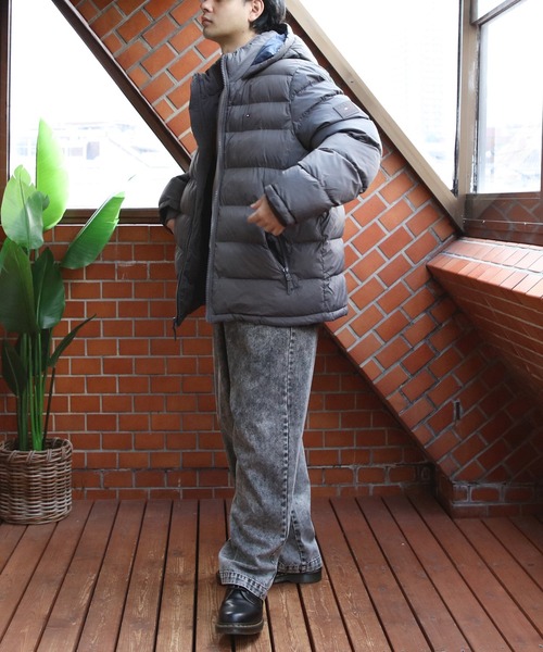 TOMMY HILFIGER（トミーヒルフィガー）の「TOMMY HILFIGER 中綿ジップジャケット（ダウンジャケット/コート・メンズ・ネイビー系1/ダークグリーン/ネイビー/トリコロール/ワインレッド/チャコールグレー/ブラック/ダークブラウン・SMALL/MEDIUM/X-LARGE/LARGE/XX-LARGE）」の16枚目の写真