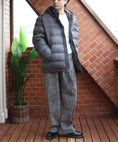 TOMMY HILFIGER（トミーヒルフィガー）の「TOMMY HILFIGER 中綿ジップジャケット（ダウンジャケット/コート・メンズ・ネイビー系1/ダークグリーン/ネイビー/トリコロール/ワインレッド/チャコールグレー/ブラック/ダークブラウン・SMALL/MEDIUM/X-LARGE/LARGE/XX-LARGE）」の19枚目の写真