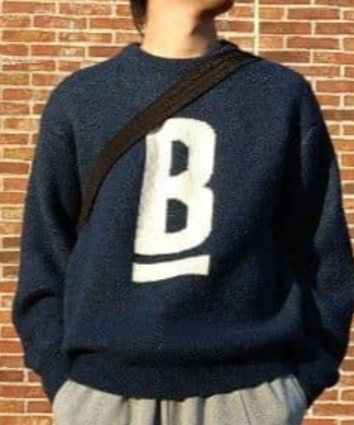 BACK NUMBER（バックナンバー）の「【BACK NUMBER】ダブルジャガードロゴクルーネックセーター (大胆ロゴ / リラックスフィット / 柔らかい素材 / 多彩な色合い)（ニット/セーター・メンズ・オフホワイト/ネイビー/グリーン・S/M/L/XL）」の4枚目の写真