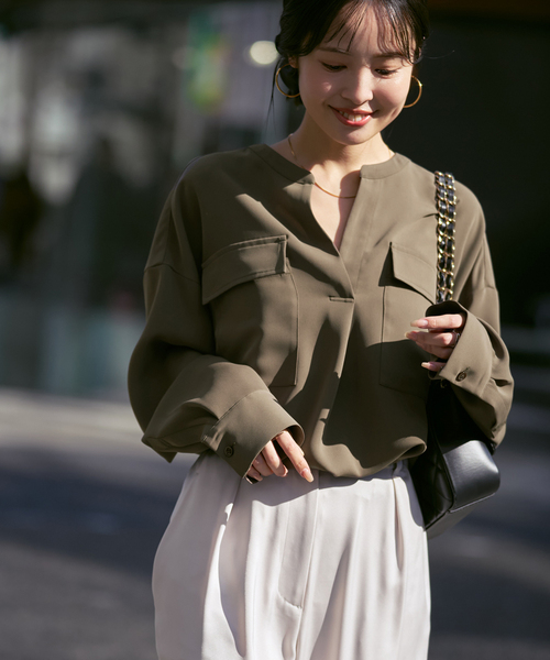 Noble（ノーブル）の「《追加・WEB限定カラー》ワークディテールドレープシャツ（シャツ/ブラウス・レディース・ホワイト系その他/ベージュ系その他/カーキ/チャコールグレー・FREE）」の4枚目の写真