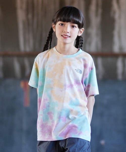 THE NORTH FACE（ザノースフェイス）の「スプレーダイ Tシャツ NTJ32604（Tシャツ/カットソー・キッズ・パープル系/イエロー系・160cm/150cm/140cm/130cm）」の3枚目の写真