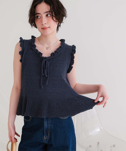 titivate(ティティベイト)の「リボン付きフリルデザインノースリーブニット(ニット/セーター・レディース・レッド/ネイビー/アイボリー/ブラック/ライトイエロー・L/M)」の7枚目の写真