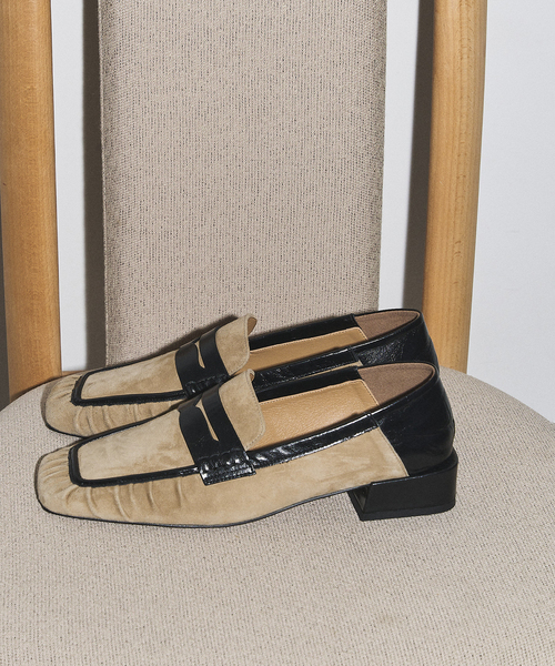 GRISE（グリーズ）の「GRISEレザースクエアギャザーローファー（ローファー・レディース・ブラック/ブルー系その他/ベージュ・25cm/24.5cm/24cm/23.5cm/23cm/22.5cm/22cm）」の7枚目の写真