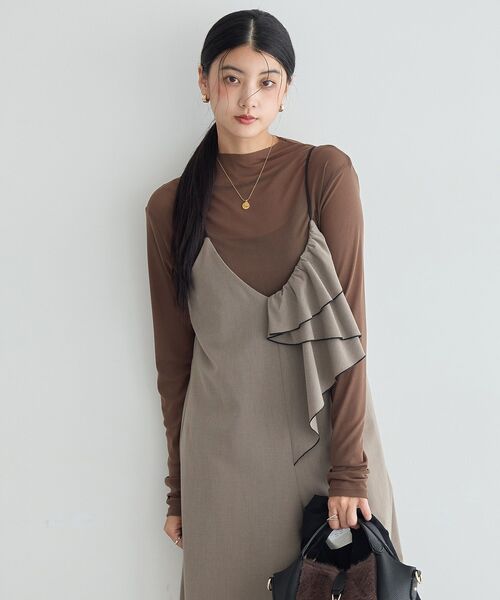 YECCA VECCA(イェッカヴェッカ)の「ハイネックシアートップス(Tシャツ/カットソー・レディース・ブラック/オフホワイト/ブルー/ブラウン・FREE)」の1枚目の写真