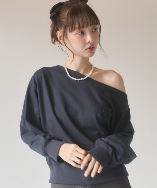 Nadana(ナダナ)の「ワンポイントオフショルプルオーバー(Tシャツ/カットソー・レディース・ホワイト/ネイビー・FREE)」の1枚目の写真