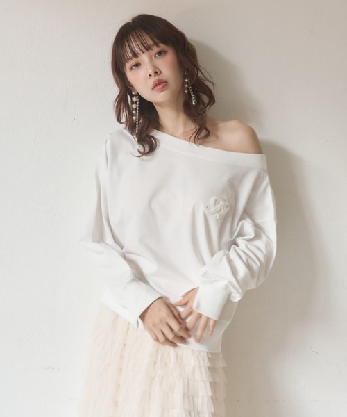 Nadana(ナダナ)の「ワンポイントオフショルプルオーバー(Tシャツ/カットソー・レディース・ホワイト/ネイビー・FREE)」の5枚目の写真
