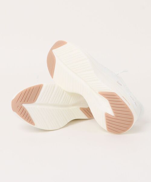 SKECHERS(スケッチャーズ)の「《SKECHERS》CONTOUR FOAM-GOLDEN HOUR(スニーカー・レディース・ホワイト系/ブラック系/その他1・22.5cm/23.0cm/23.5cm/24.0cm/24.5cm/25.0cm)」の5枚目の写真