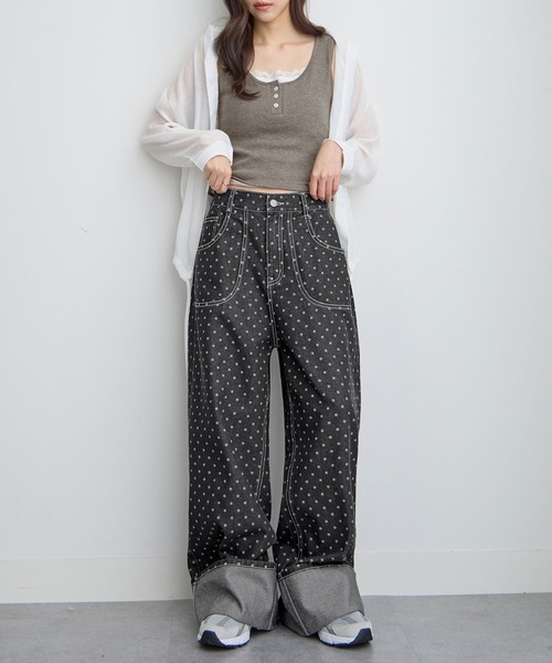 CHAN ME(チャンミ)の「ドット柄ロールアップワイドデニムパンツ(デニムパンツ・レディース・ブラック・X-LARGE/LARGE/MEDIUM)」の2枚目の写真