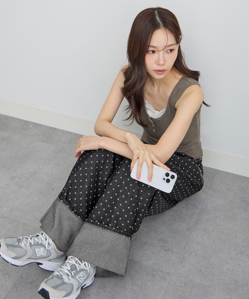 CHAN ME(チャンミ)の「ドット柄ロールアップワイドデニムパンツ(デニムパンツ・レディース・ブラック・X-LARGE/LARGE/MEDIUM)」の5枚目の写真