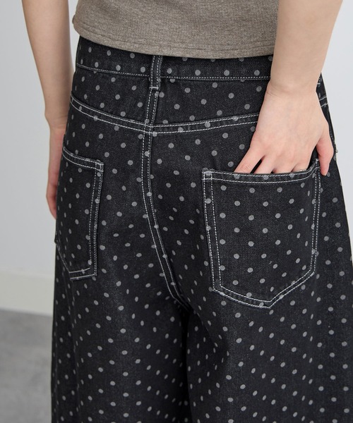 CHAN ME(チャンミ)の「ドット柄ロールアップワイドデニムパンツ(デニムパンツ・レディース・ブラック・X-LARGE/LARGE/MEDIUM)」の13枚目の写真