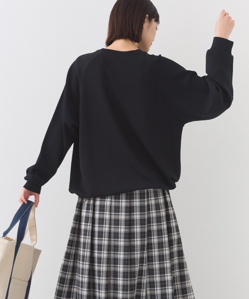 OMNES（オムネス）の「ソフトポンチロゴプリント裾ドローコード 長袖Tシャツ 花粉リリース付（Tシャツ/カットソー・レディース・ブラック/ライトピンク/ベージュ/ライトグレー・FREE）」の7枚目の写真