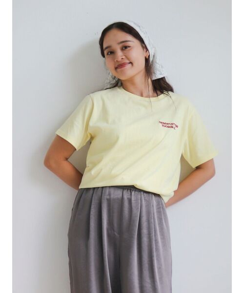 Ungrid（アングリッド）の「カラーエンブロイダリーTee（Tシャツ/カットソー・レディース・ブルー/チャコールグレー/オフホワイト/ピンク/イエロー・FREE）」の17枚目の写真