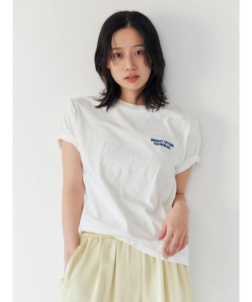【ホワイト】エンブロイダリー フリンジ 半袖Tシャツ andme（アンドミー） tシャツ ランダムエンブロイダリーロゴ半袖T