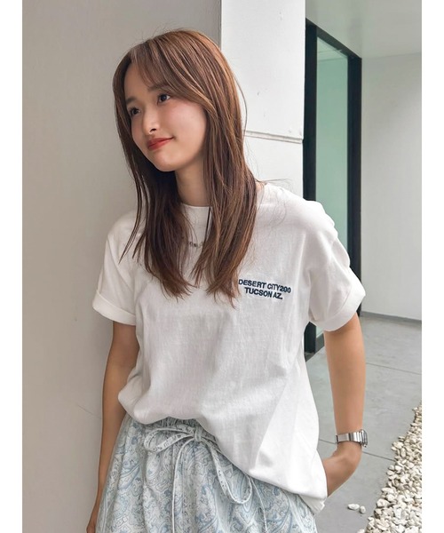 Ungrid(アングリッド)の「カラーエンブロイダリーTee(Tシャツ/カットソー・レディース・ブルー/チャコールグレー/オフホワイト/ピンク/イエロー/ブラウン・FREE)」の8枚目の写真