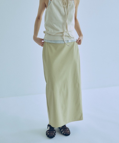 EN NEUME(エンノイム)の「Washable Faux Leather Narrow Skirt(スカート・レディース・ブルー/イエロー・FREE)」の1枚目の写真