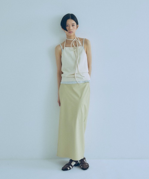 EN NEUME(エンノイム)の「Washable Faux Leather Narrow Skirt(スカート・レディース・ブルー/イエロー・FREE)」の4枚目の写真