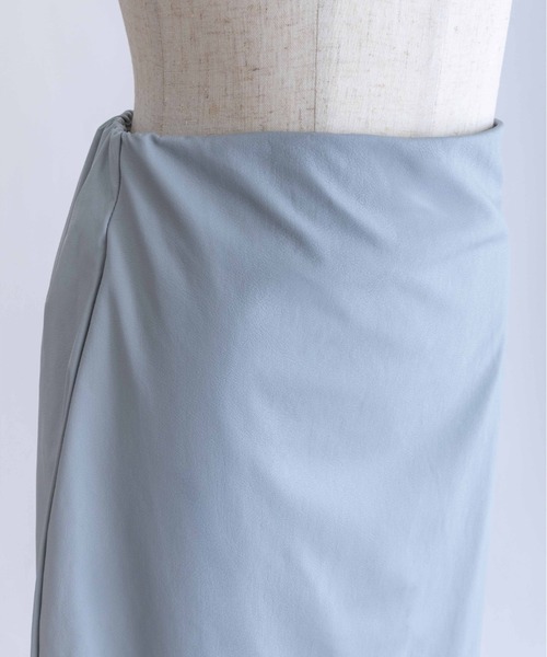EN NEUME(エンノイム)の「Washable Faux Leather Narrow Skirt(スカート・レディース・ブルー/イエロー・FREE)」の17枚目の写真
