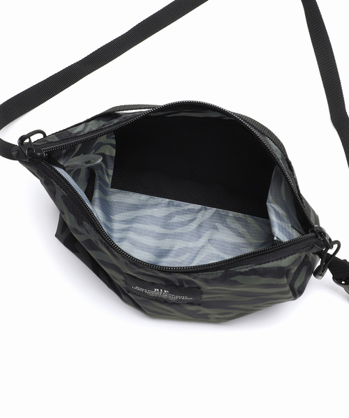 JOURNAL STANDARD relume（ジャーナルスタンダード　レリューム）の「【BAGS IN PROGRESS】FANNYPACK CROSSBODY ZEBRA（ショルダーバッグ・レディース・カーキ・FREE）」の7枚目の写真