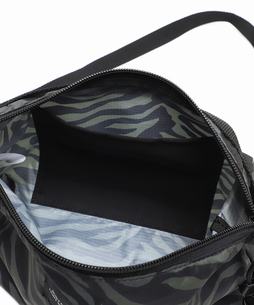 JOURNAL STANDARD relume（ジャーナルスタンダード　レリューム）の「【BAGS IN PROGRESS】FANNYPACK CROSSBODY ZEBRA（ショルダーバッグ・レディース・カーキ・FREE）」の8枚目の写真