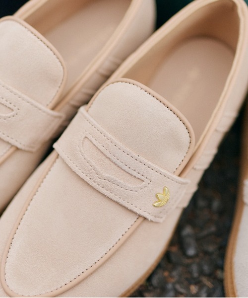 adidas(アディダス)の「HANDBALL SPEZIAL LOAFER W KJ0639(ローファー・レディース・ベージュ・23.0cm/23.5cm/24.0cm/24.5cm/25.0cm/25.5cm/26.0cm/26.5cm/27.0cm/27.5cm/28.0cm/28.5cm/22.0cm/22.5cm)」の2枚目の写真