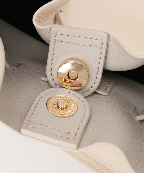 La TOTALITE（ラトータリテ）の「VIOLAd’ORO / ヴィオラドーロ ダブルフェイスレザーバッグ（ショルダーバッグ・レディース・アイボリー/ブラウン・FREE）」の18枚目の写真