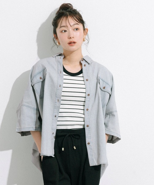 coca(coca)(コカ)の「デニムビック半袖シャツ(シャツ/ブラウス・レディース・ライトブルー/ブルー・M/L)」の3枚目の写真