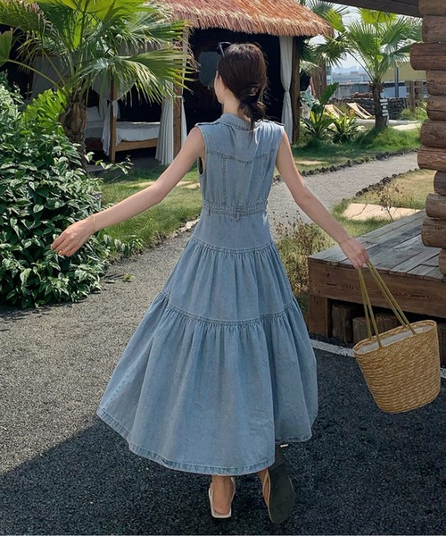 LUCPY（ラクピー）の「ノースリーブ デニムフレアワンピース（ワンピース・レディース・ブルー・LARGE/MEDIUM/SMALL）」の5枚目の写真