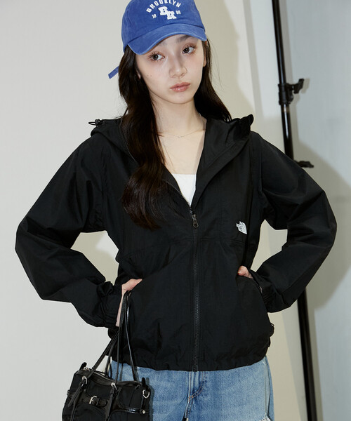 THE NORTH FACE（ザノースフェイス）の「THE NORTH FACE/ザ・ノース・フェイス Compact Jacket　限定展開（マウンテンパーカー・レディース・ベージュ/ブラック・MEDIUM/LARGE/X-LARGE）」の6枚目の写真